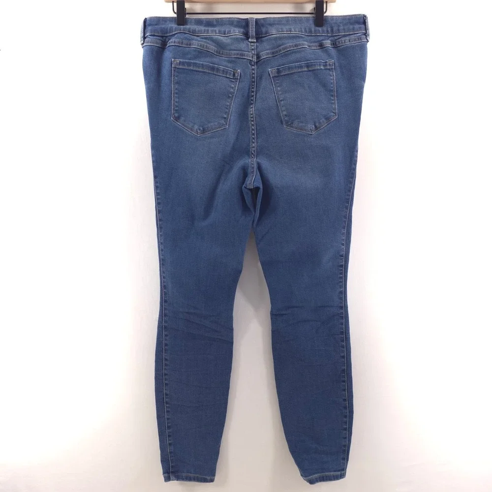Torrid Women Jeans Midfit Super‎ Skinny 16T Blue Distressed Ripped Knee